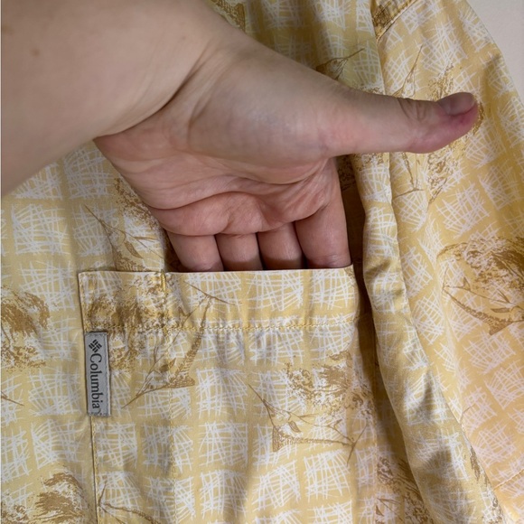 Columbia Shirt Size L Short sleeve Beige Fish Pattern Button Down Cotton - Picture 5 of 11